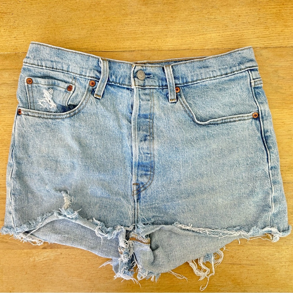 Levi’s 501 high rise wedgie jean cut off shorts - sz 32